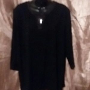 3/4 length sleve top.